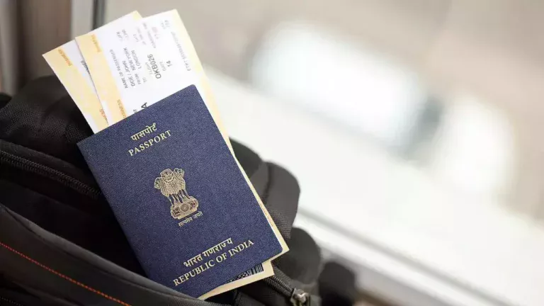 विदेश में पासपोर्ट चोरी हो जाए तो क्या करें? – स्टेप-बाय-स्टेप गाइड 2025